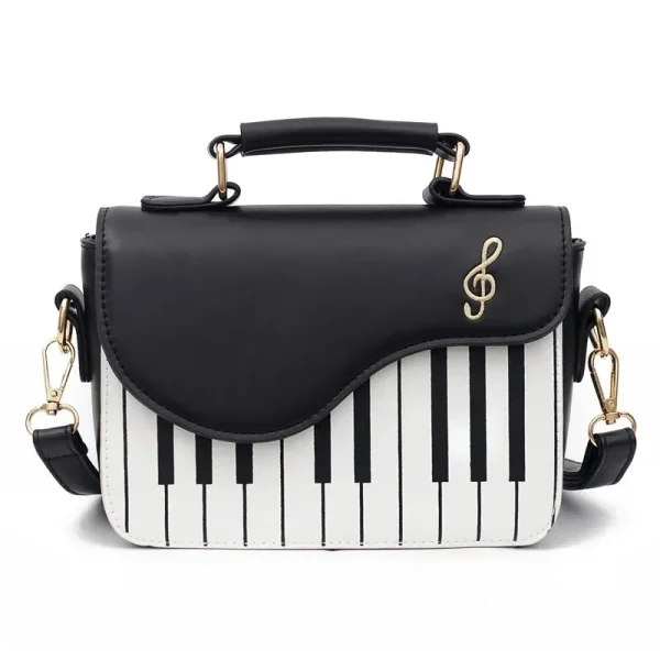Un sac noir et blanc avec un clavier de piano dessus