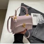 sac à main rose à porter au quotidien