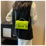 sac à main élégant en rose