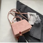 sac à main en velours avec poignet doré