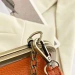 Sac Rouge avec détail vintage