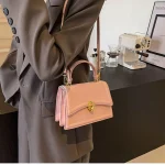 sac à main velours douce couleur rose