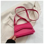 sac en similicuir rose fuchsia