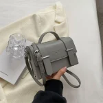 sac rose aux finitions soignées