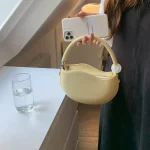 sac demi-lune rose poudré pour femme