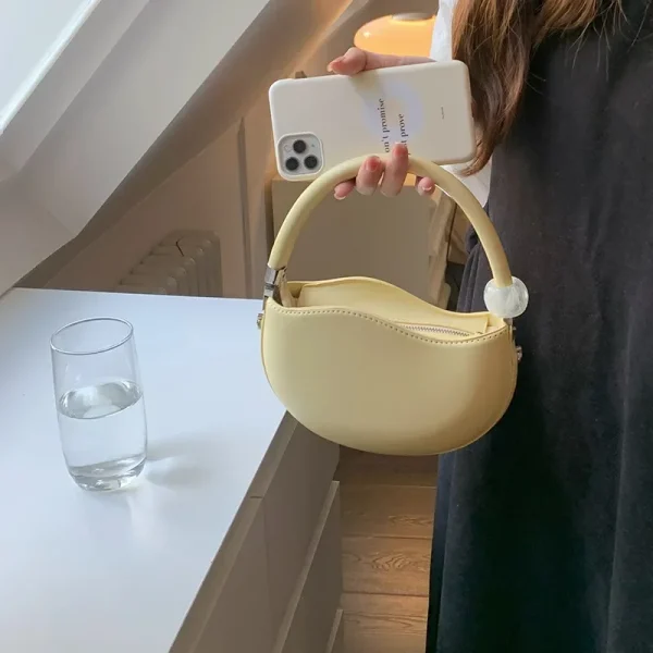 sac demi-lune rose poudré pour femme