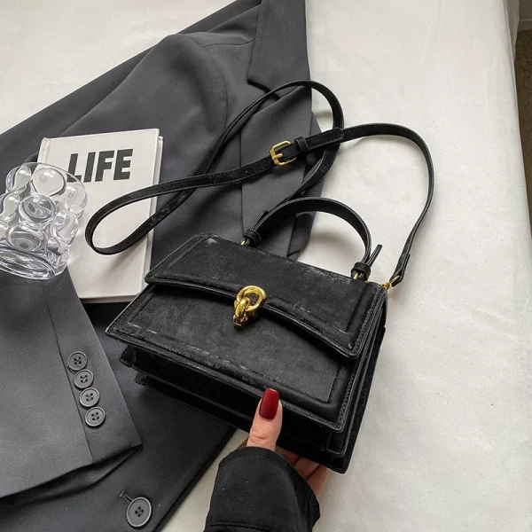 sac à main rose en velours pour cadeau