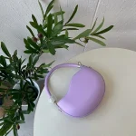 sac à main rose poudré avec design élégant