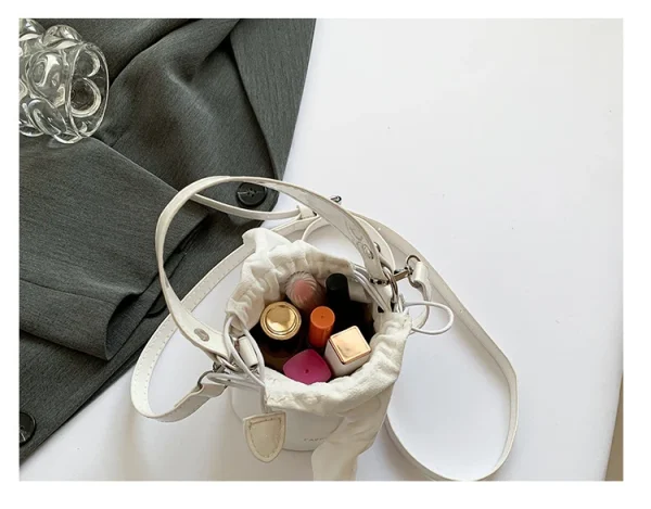 sac rouge avec finition vernie