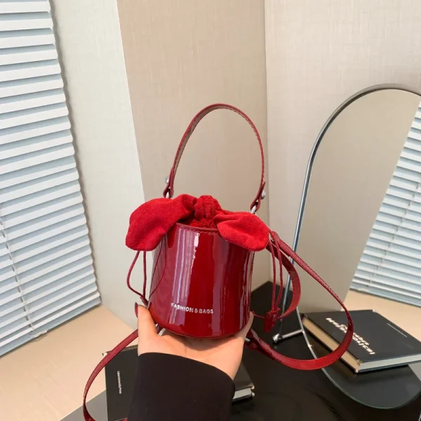 sac rouge à la mode avec nœud