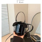 sac rouge élégant avec fermeture en nœud