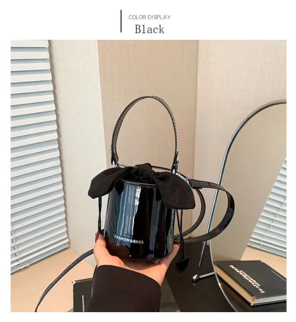 sac rouge élégant avec fermeture en nœud