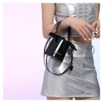 sac à main moderne en vernis