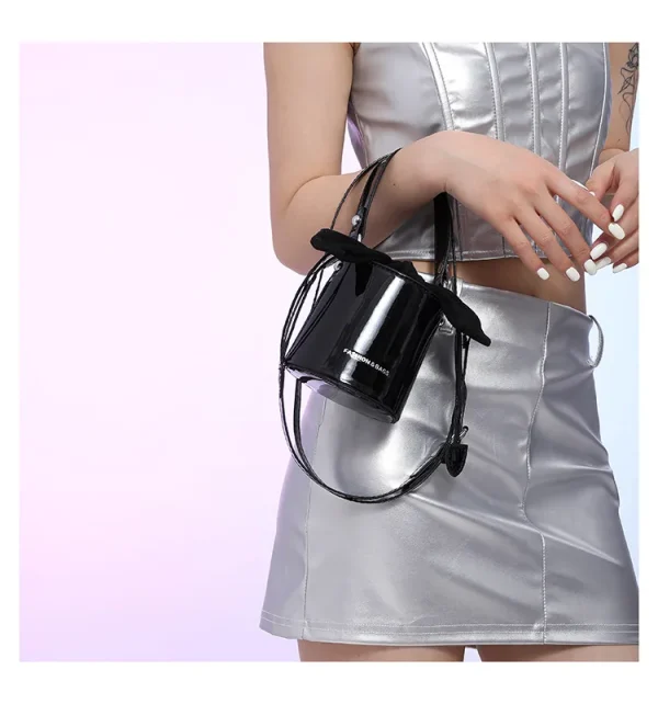 sac à main moderne en vernis