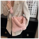 sac rouge doux en fausse fourrure