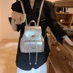 sac à dos argent élégant