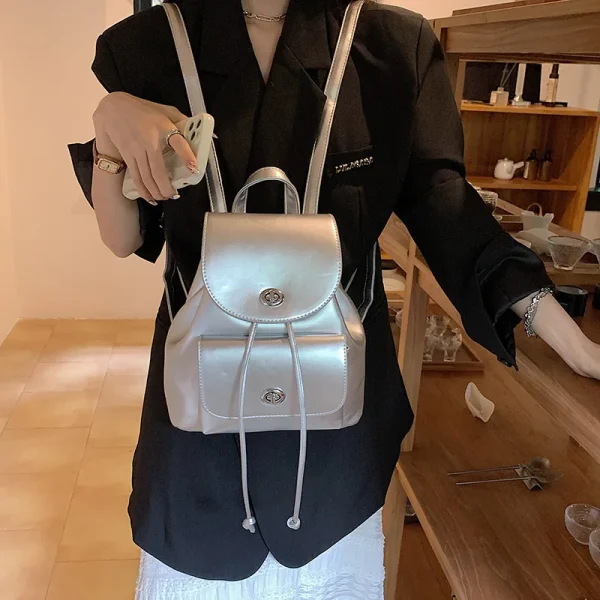 sac à dos argent élégant