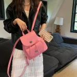 sac à dos argenté avec poches