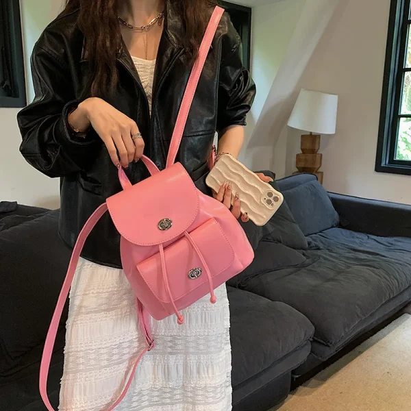 sac à dos argenté avec poches