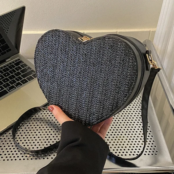 sac d'été tressé en forme de cœur