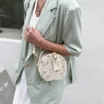 sac rond en paille pour l'été