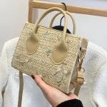 sac à main en paille d'été