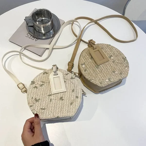 sac en paille au design rond