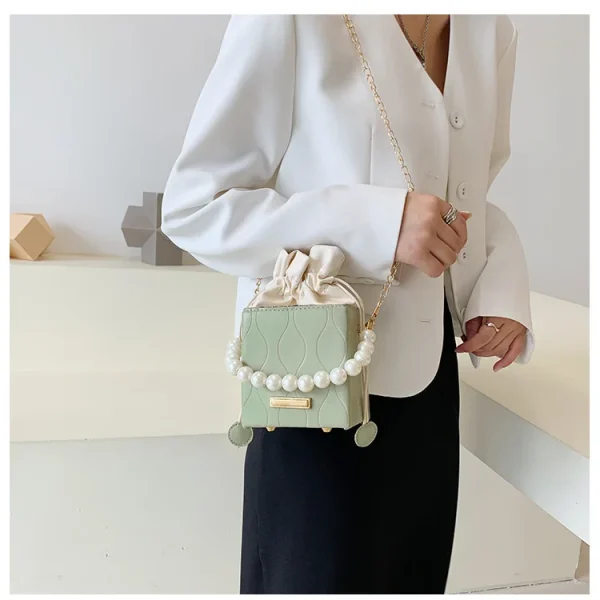 Petit sac chic avec détails en perles