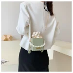 Sac à main en perles pour une soirée entre amis