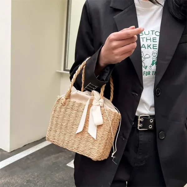 accessoire de mode en paille