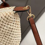 petit sac de plage en paille tressée