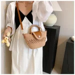 sac beige en matière naturelle