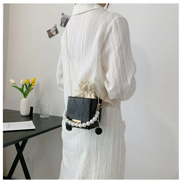 Sac de soirée en perles qui attire les regards