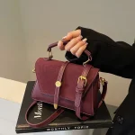 sac messager noir pour femme