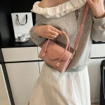 sac à main rose avec rabat