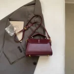 sac messager cuir noir moderne