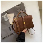 sac messager en cuir noir