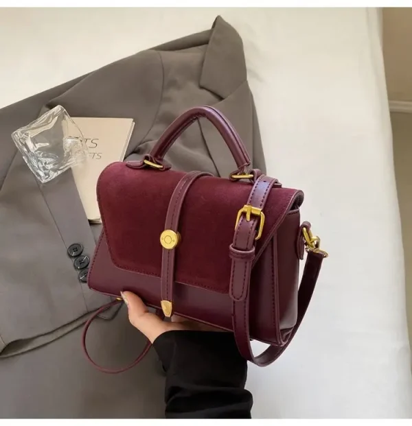 sac en cuir noir avec bandoulière ajustable