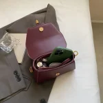 sac à bandoulière noir minimaliste