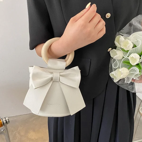 sac à main femme avec design nœud papillon