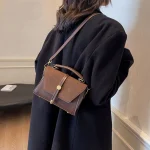 petit sac en cuir noir tendance