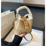 sac à main en laine tendance hiver