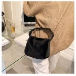 sac en peluche rose à porter facilement