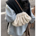 sac en fourrure chic nuage