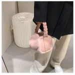 sac en peluche rose à motif amusant