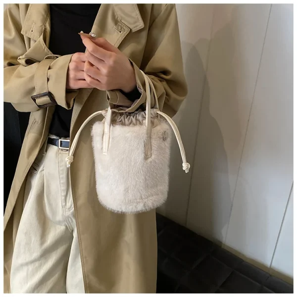 sac à main en peluche à motifs