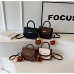 sac à main unique avec finition en cuir artificiel