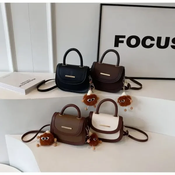 sac à main unique avec finition en cuir artificiel