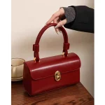 sac à porter à l'épaule rouge