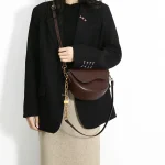 sac à main moderne avec détails vintage